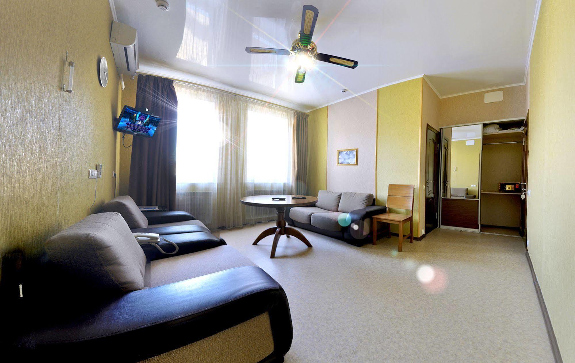 Hotel An-2 Charkov Buitenkant foto